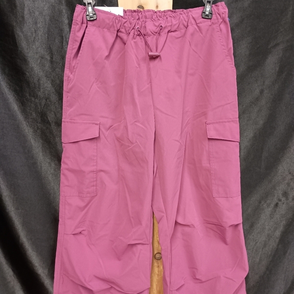 Brand new with tags! Unique Women's Ultra Light Cargo pant - Picture 8 of 12